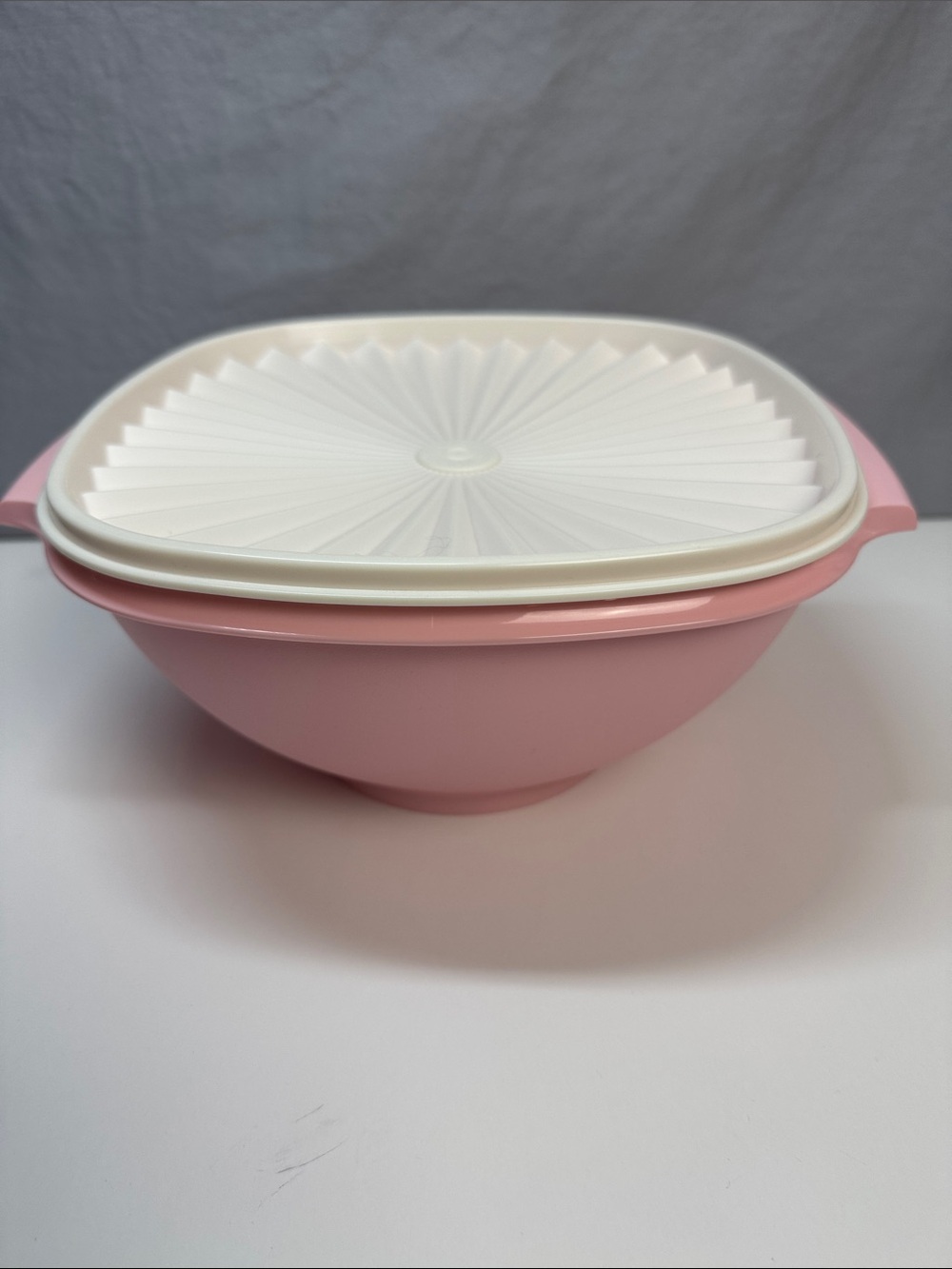 Tupperware Servalier Bowl Vintage Collection Pink 11.75 Cup
